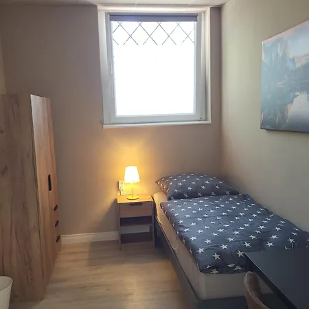 Hostel Hk-vermietung - Dezent, Ordentlich Und Preiswert Mit Allem, Was Es Wirklich Braucht