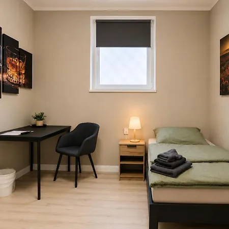 Hk-vermietung - Dezent, Ordentlich Und Preiswert Mit Allem, Was Es Wirklich Braucht Hostel Brieselang