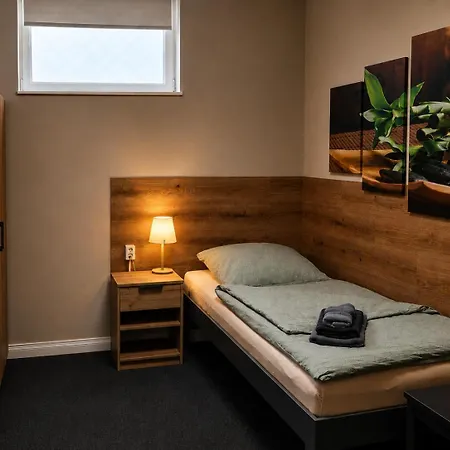 Hostel Hk-vermietung - Dezent, Ordentlich Und Preiswert Mit Allem, Was Es Wirklich Braucht Brieselang