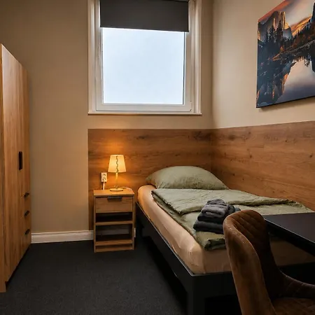 Hk-vermietung - Dezent, Ordentlich Und Preiswert Mit Allem, Was Es Wirklich Braucht Hostel Brieselang