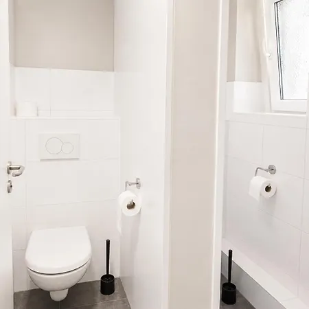Hostel Hk-vermietung - Dezent, Ordentlich Und Preiswert Mit Allem, Was Es Wirklich Braucht