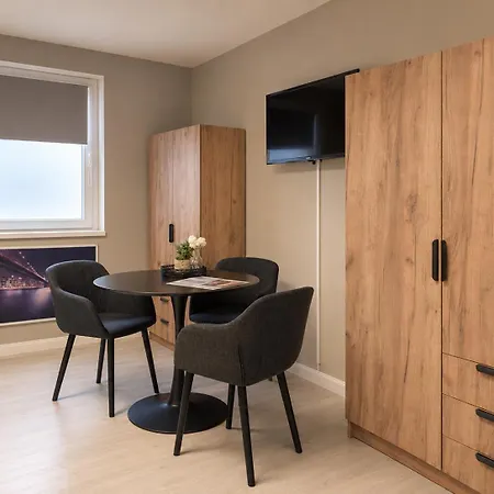 Hostel Hk-vermietung - Dezent, Ordentlich Und Preiswert Mit Allem, Was Es Wirklich Braucht